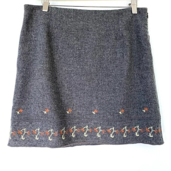 American Eagle Outfitters  mini skirt with embroidery at the hem, 💯 wool - Picture 1 of 9
